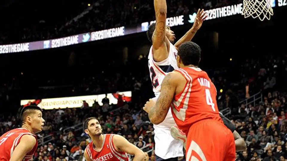 Atlanta logra una apretada victoria sobre Houston