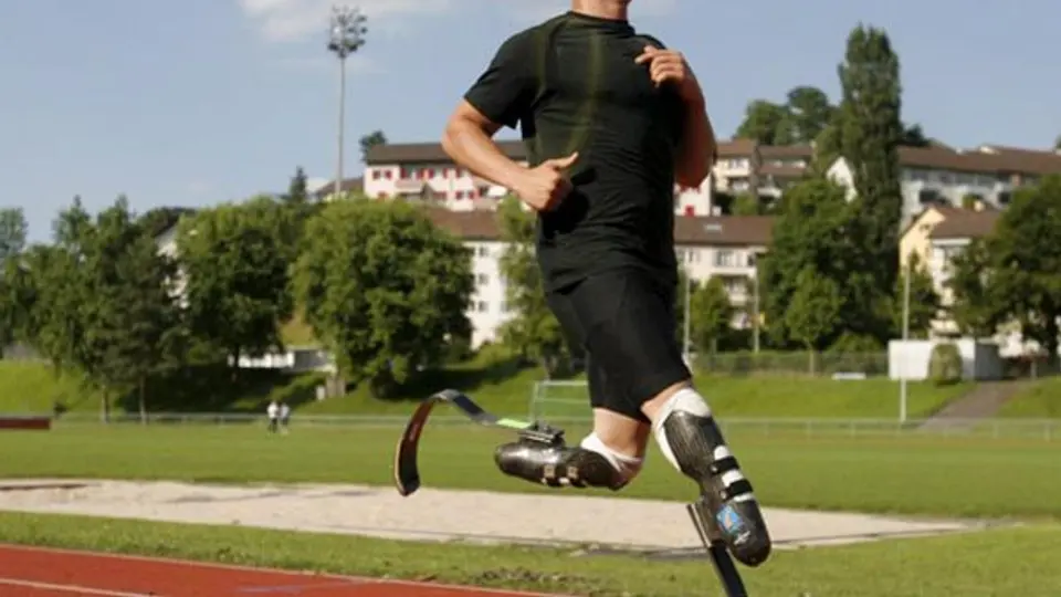 Pistorius vuelve a los entrenamientos tras asesinato de su novia