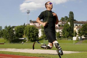 Pistorius vuelve a los entrenamientos tras asesinato de su novia