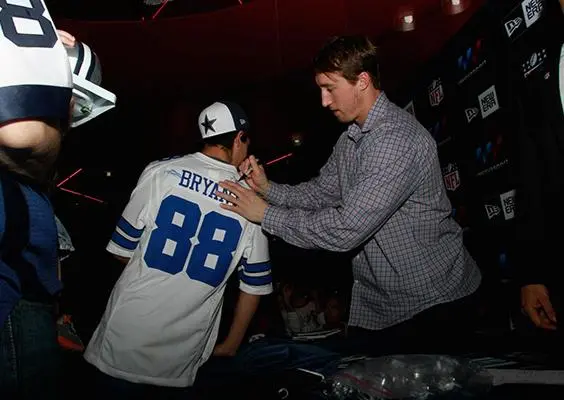 Sean Lee firma autógrafos en Monterrey