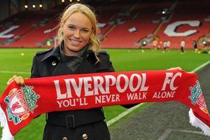 Caroline Wozniacki se consuela con el Liverpool