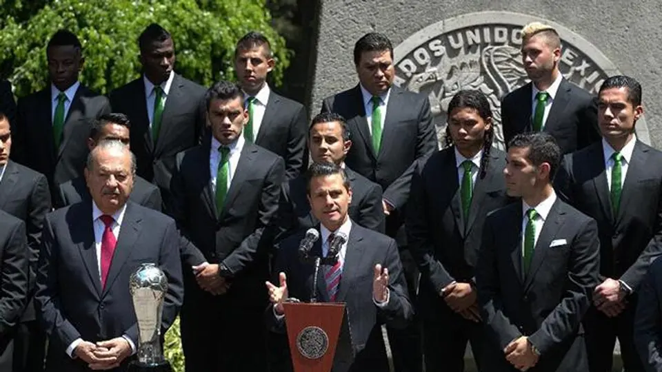 León visita Los Pinos