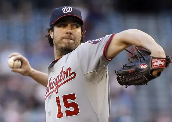 Haren firma con Dodgers por 10 millones de dólares