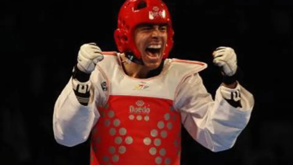 Uriel Adriano, Oro en -74kg en Mundial de Taekwondo
