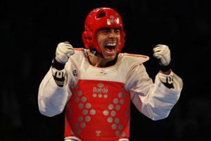 Uriel Adriano, Oro en -74kg en Mundial de Taekwondo