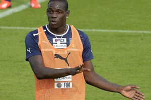 Balotelli vendió droga como parte de una broma