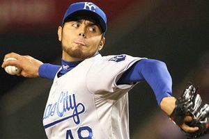 Joakim Soria apunta para volver a lanzar con Rangers