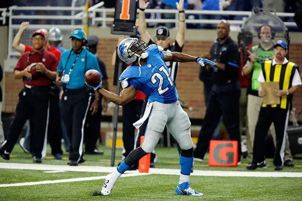Reggie Bush, clave en triunfo de Detroit sobre Vikingos