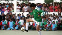 Evo Morales, 'mejor futbolista entre mandatarios del mundo'