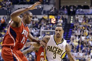 Hawks vence a Pacers y se acerca en la serie