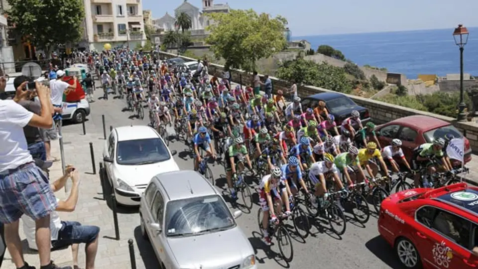 Ciclistas muestran descontento al Tour de Francia