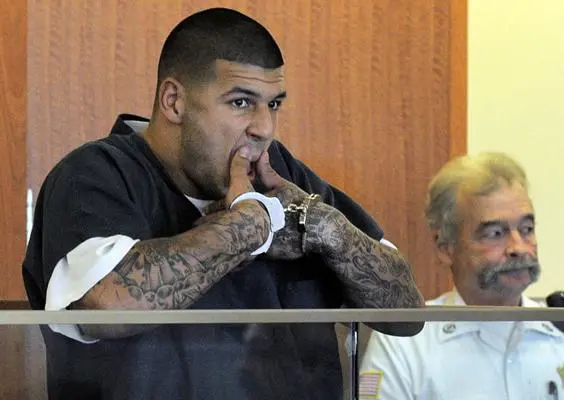 Aaron Hernández, demandado por homicidio culposo