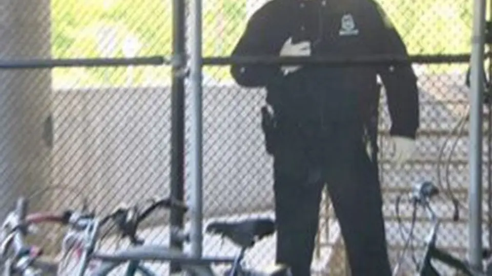 En Boston previenen robos... con policía de cartón