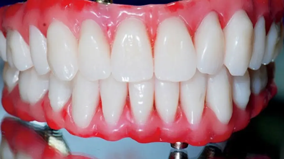 Científicos usan orina humana para crear dientes