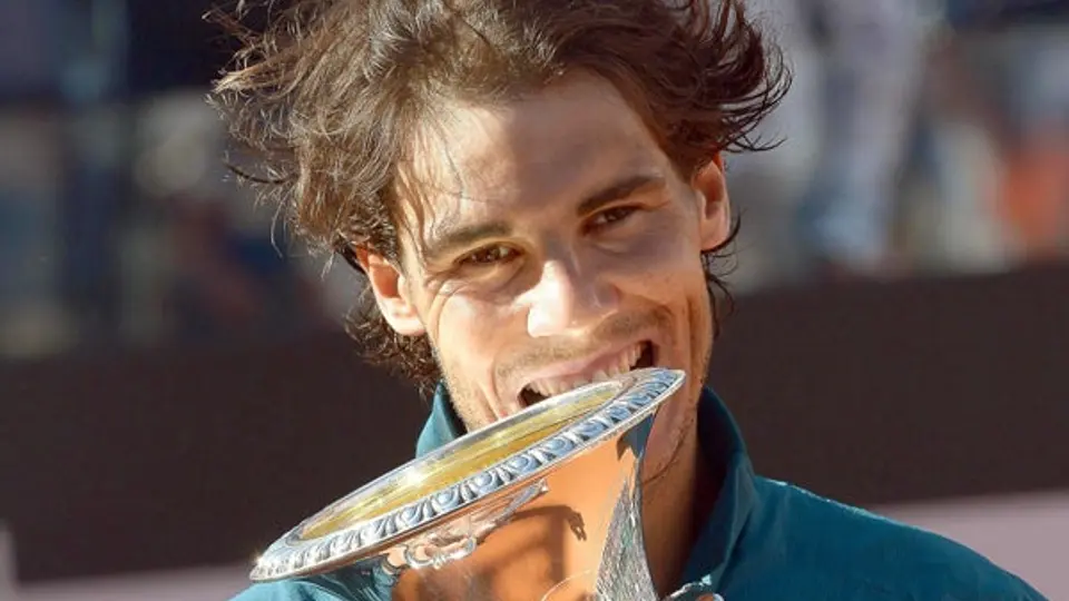Nadal humilla a Federer y se corona en Roma