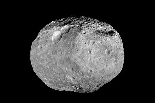 La sonda espacial Dawn envía imagen de Vesta