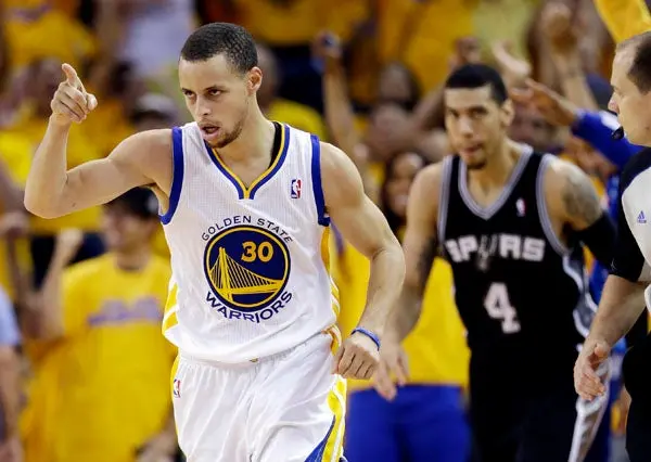 Warriors vence a Spurs y empata la serie