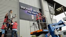 Fulham remueve estatua de Michael Jackson