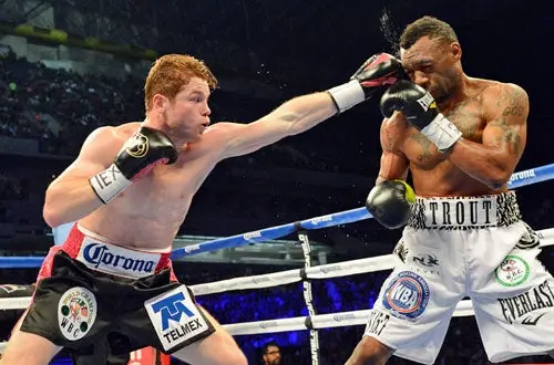 Canelo vence a Trout y unifica el título Superwelter