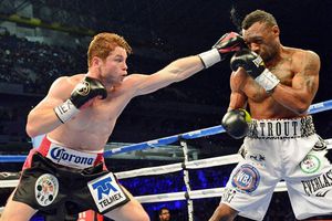 Canelo vence a Trout y unifica el título Superwelter