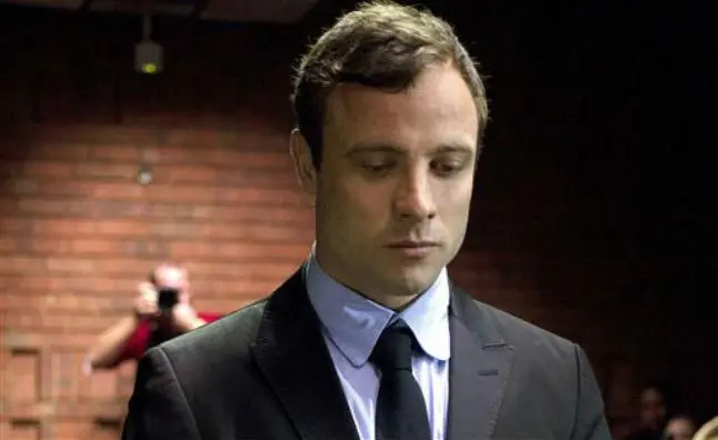 Pistorius aún está dolido por muerte de su novia