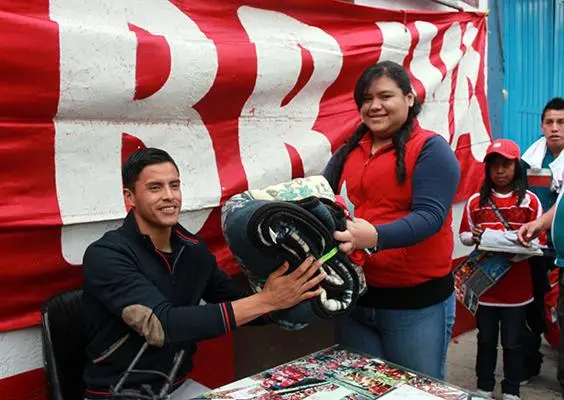 Talavera realiza colecta de ropa