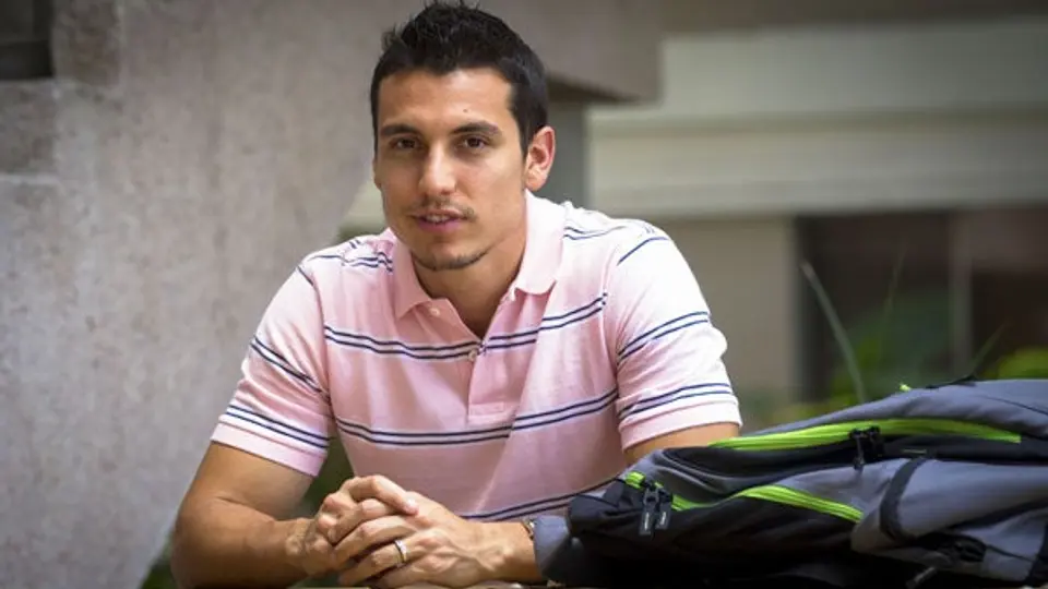 Luis Rivera busca 'medalla académica', tras cosechar logros en Europa