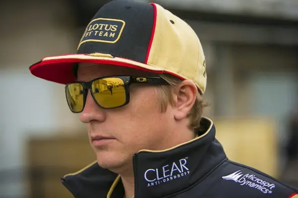 Sanciones a Raikkonen y Ricciardo dejan igual a Checo y Guti