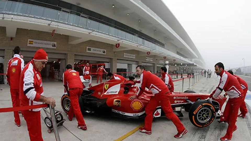 Alonso registra el mejor tiempo en la P1; 'Guti' termina cuarto