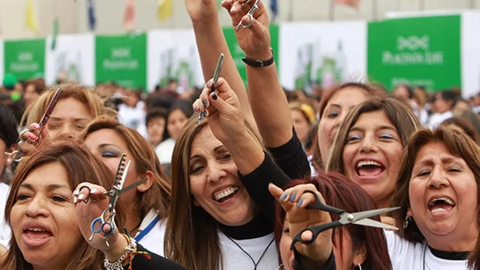 Récord Guinness en 3 minutos...¡Como para erizar el 'pelo'!