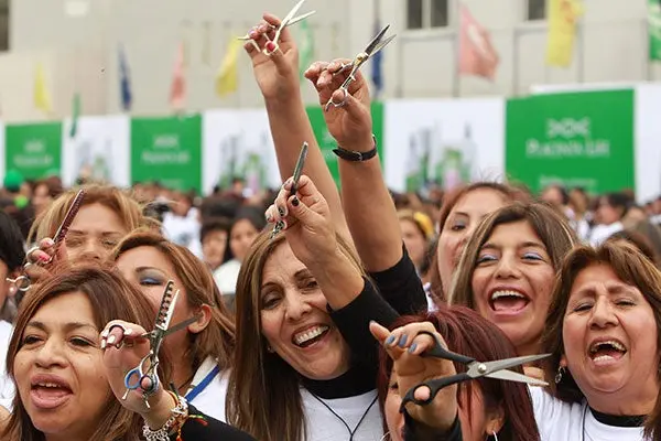 Récord Guinness en 3 minutos...¡Como para erizar el 'pelo'!