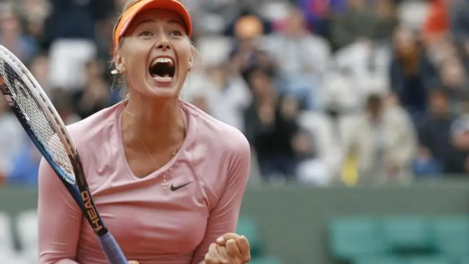 Sharapova sufre para estar en Cuartos de Roland Garros