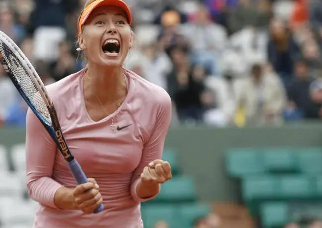 Sharapova sufre para estar en Cuartos de Roland Garros