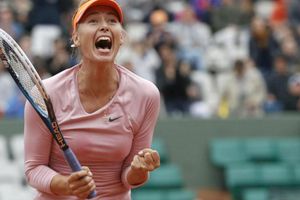 Sharapova sufre para estar en Cuartos de Roland Garros