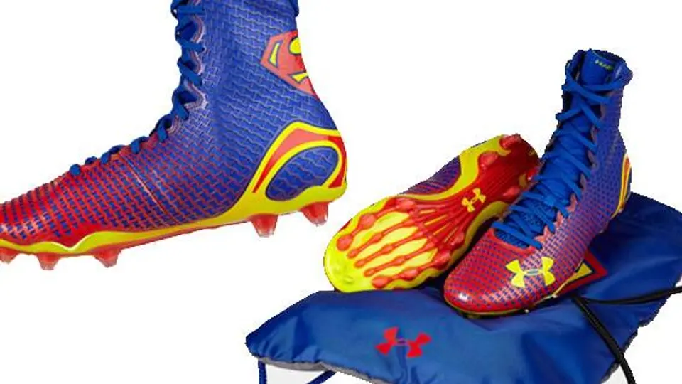 Lanzan zapatos deportivos con diseño de Superhéroes