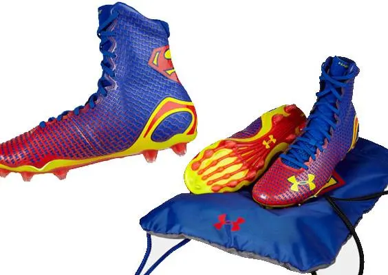 Lanzan zapatos deportivos con diseño de Superhéroes