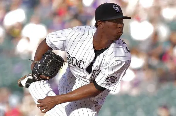Rangers contrata a Edwar Cabrera
