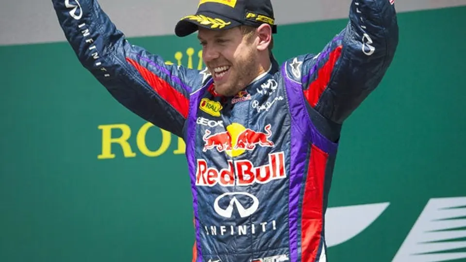 Vettel renueva con Red Bull hasta 2015
