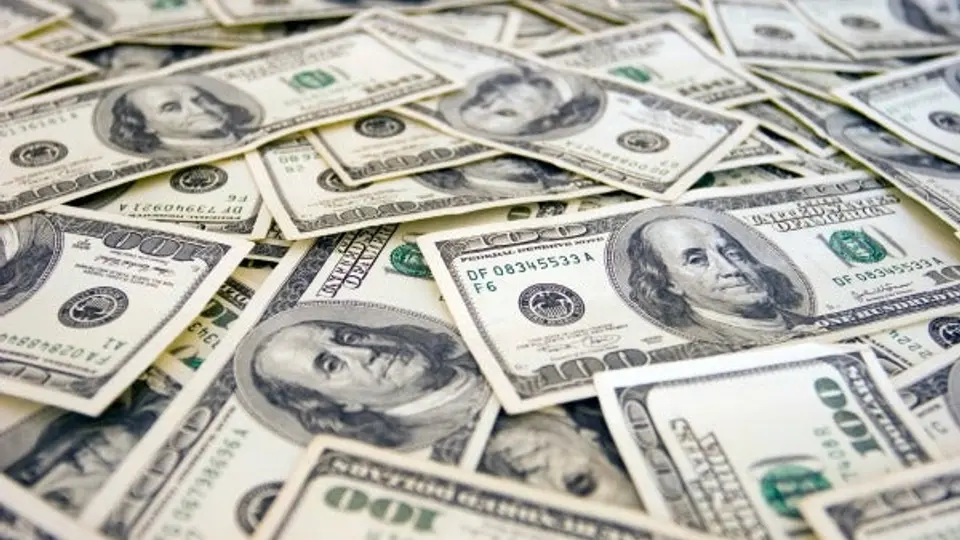 Error vuelve multimillonario a hombre, por un momento