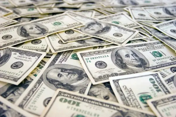 Error vuelve multimillonario a hombre, por un momento
