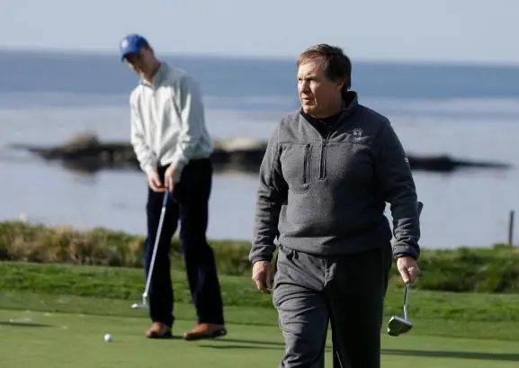 Manning y Belichick juegan golf juntos