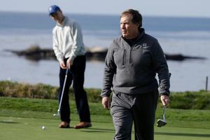 Manning y Belichick juegan golf juntos