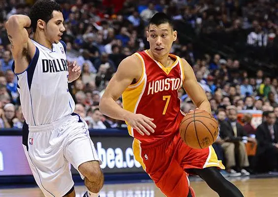 Jeremy Lin, baja por torcedura en la rodilla derecha