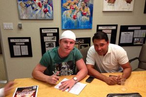 Mayweather se enfrentará a Canelo en septiembre