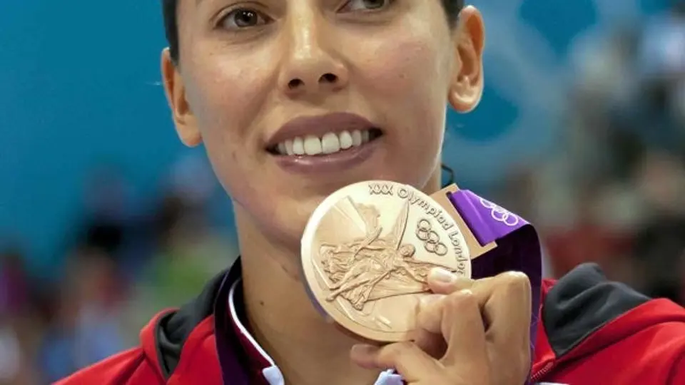Laura Sánchez festeja aniversario de medalla con nombramiento a FINA