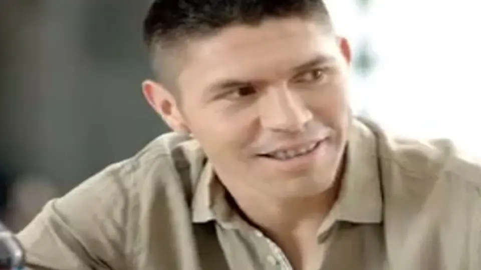 Marco Fabián y el 'hermoso' Peralta en comercial