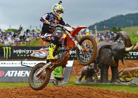Tony Cairoli se lleva el GP de Italia
