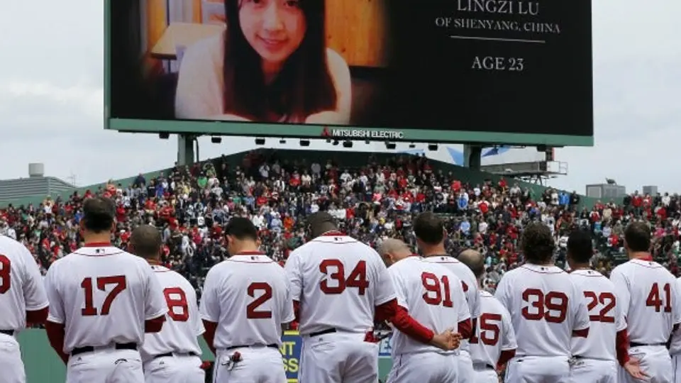 Medias Rojas dedican victoria a víctimas de Boston
