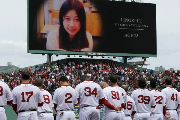 Medias Rojas dedican victoria a víctimas de Boston
