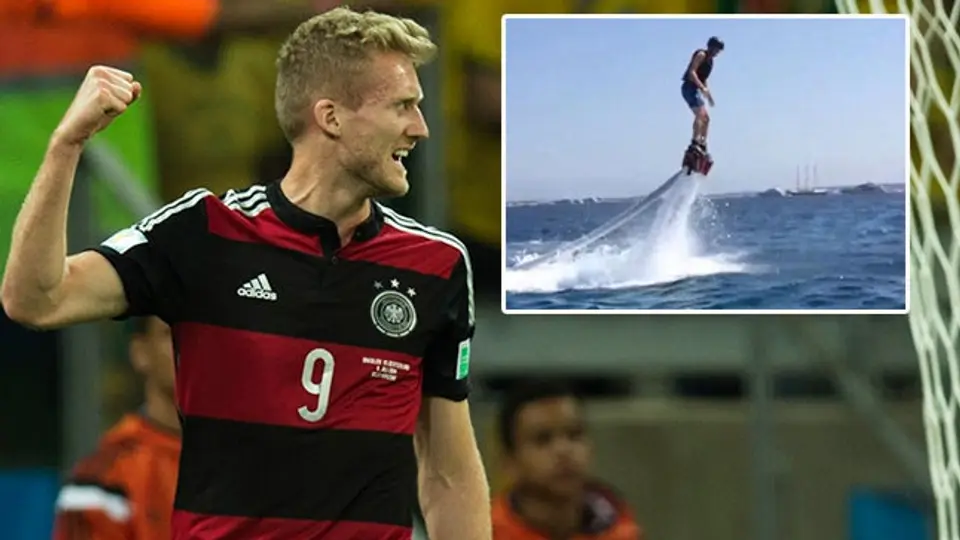 Schürrle practica jet-pack riding en sus vacaciones
